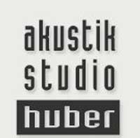 Logo des Akustikstudios Huber, bestehend aus den Worten "akustik", "studio" und "huber" in stylisierter Schrift.