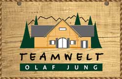 Logo von "Teamwelt Olaf Jung" mit einer Holzhütte und Bergen im Hintergrund.