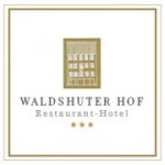 Logo des Waldshuter Hofs, einem Restaurant-Hotel, mit stilisierter Fenstergrafik und goldenen Akzenten.